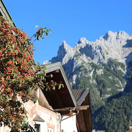 Pensjonat Gaestehaus Laerchenhang 4*