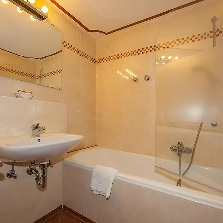 Gaestehaus Laerchenhang Pensjonat 4*