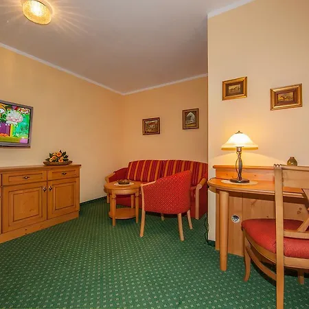 Gaestehaus Laerchenhang Pensjonat 4*