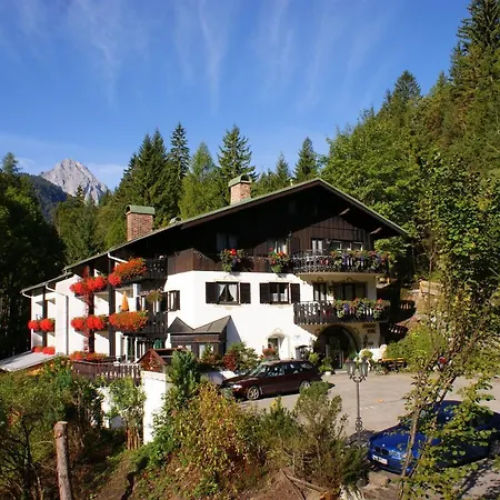 Pensjonat Gaestehaus Laerchenhang 4*