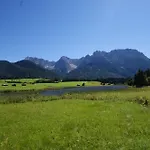 Vendégház Gaestehaus Laerchenhang Mittenwald