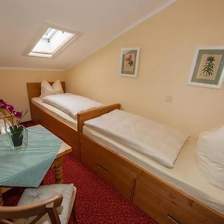 Penzion Gaestehaus Laerchenhang 4*