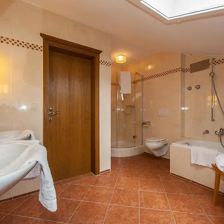 Gaestehaus Laerchenhang Penzion Mittenwald