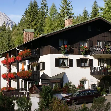 Gaestehaus Laerchenhang 2*