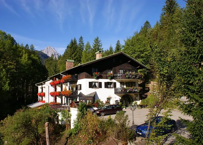 Guest house Gaestehaus Laerchenhang 4*